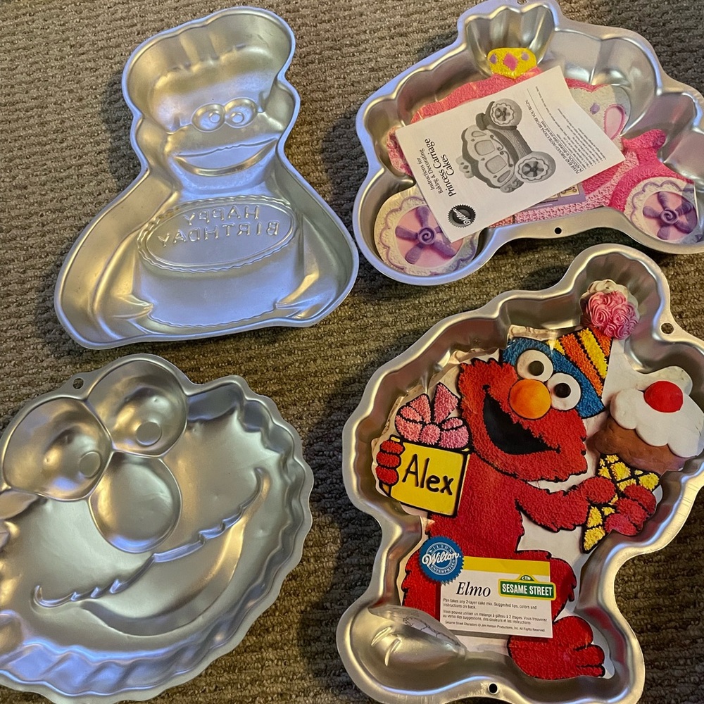 Wilton Sesame Street Cake Pans - Silver